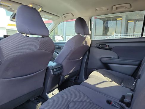 Used 2024 Toyota Highlander LE image 14