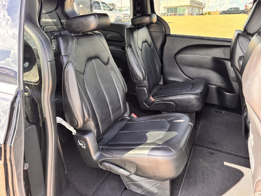Used 2025 Chrysler Pacifica Select FWD image 25