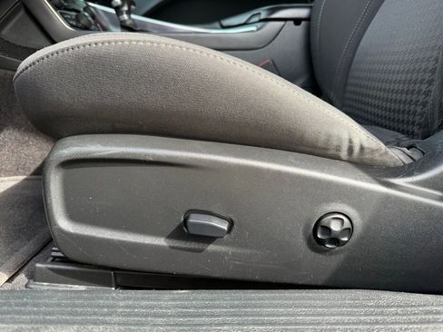 Used 2018 Dodge Challenger SXT RWD image 23