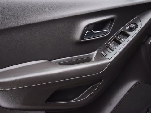 Used 2020 Chevrolet Trax LS image 20