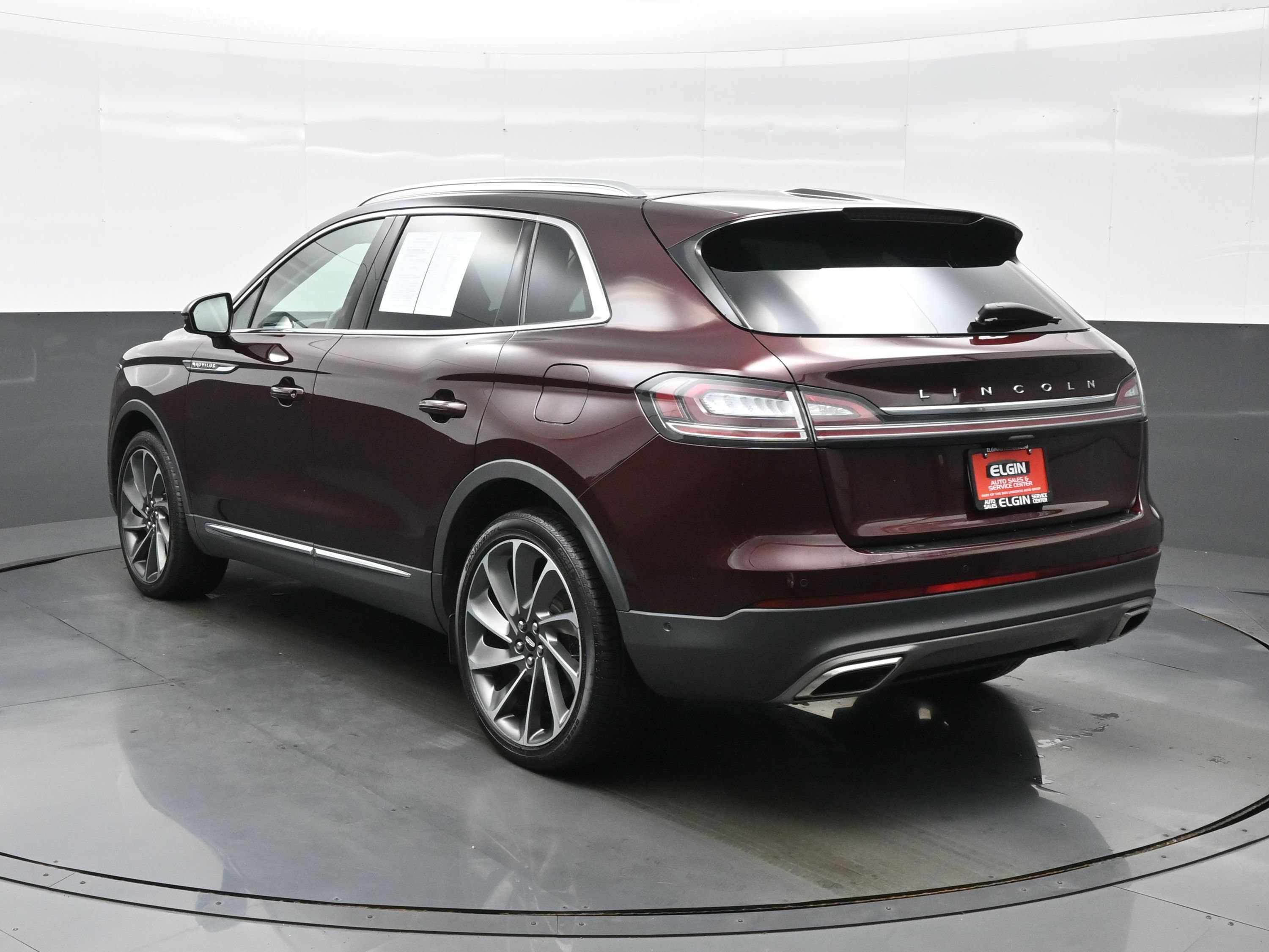 Used 2023 Lincoln Nautilus Reserve w/ Equipment Group 202A AWD/4WD image 4