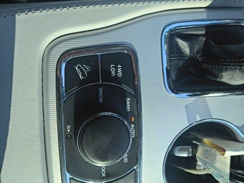 Used 2018 Jeep Grand Cherokee Summit image 22