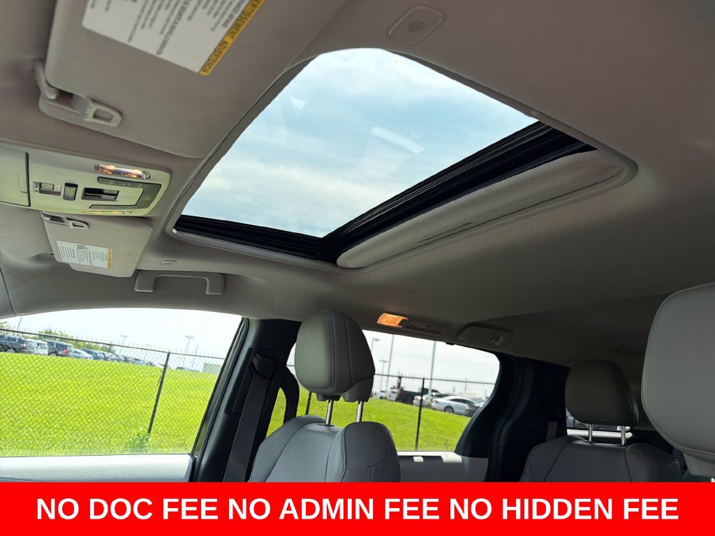 Used 2025 Toyota Sienna XLE FWD image 22
