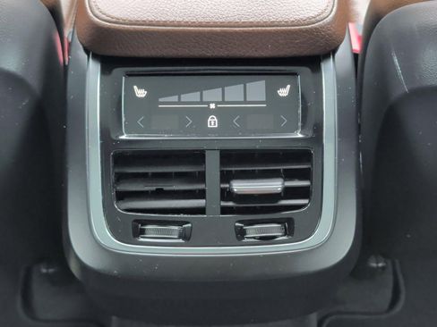 Used 2021 Volvo XC90 T6 Momentum w/ Climate Package AWD/4WD image 26