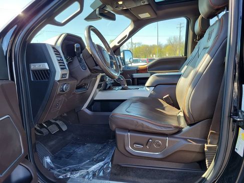 Used 2017 Ford F150 King Ranch w/ Equipment Group 601A Luxury AWD/4WD image 8