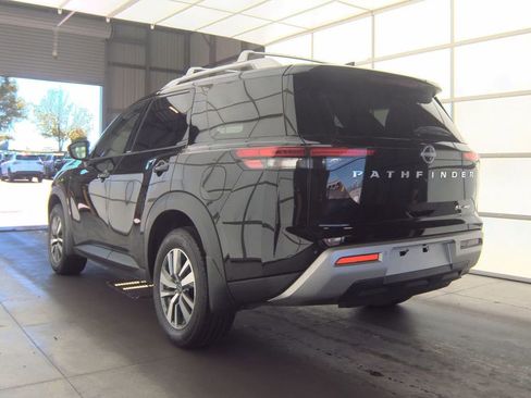 Used 2025 Nissan Pathfinder SL AWD/4WD image 4