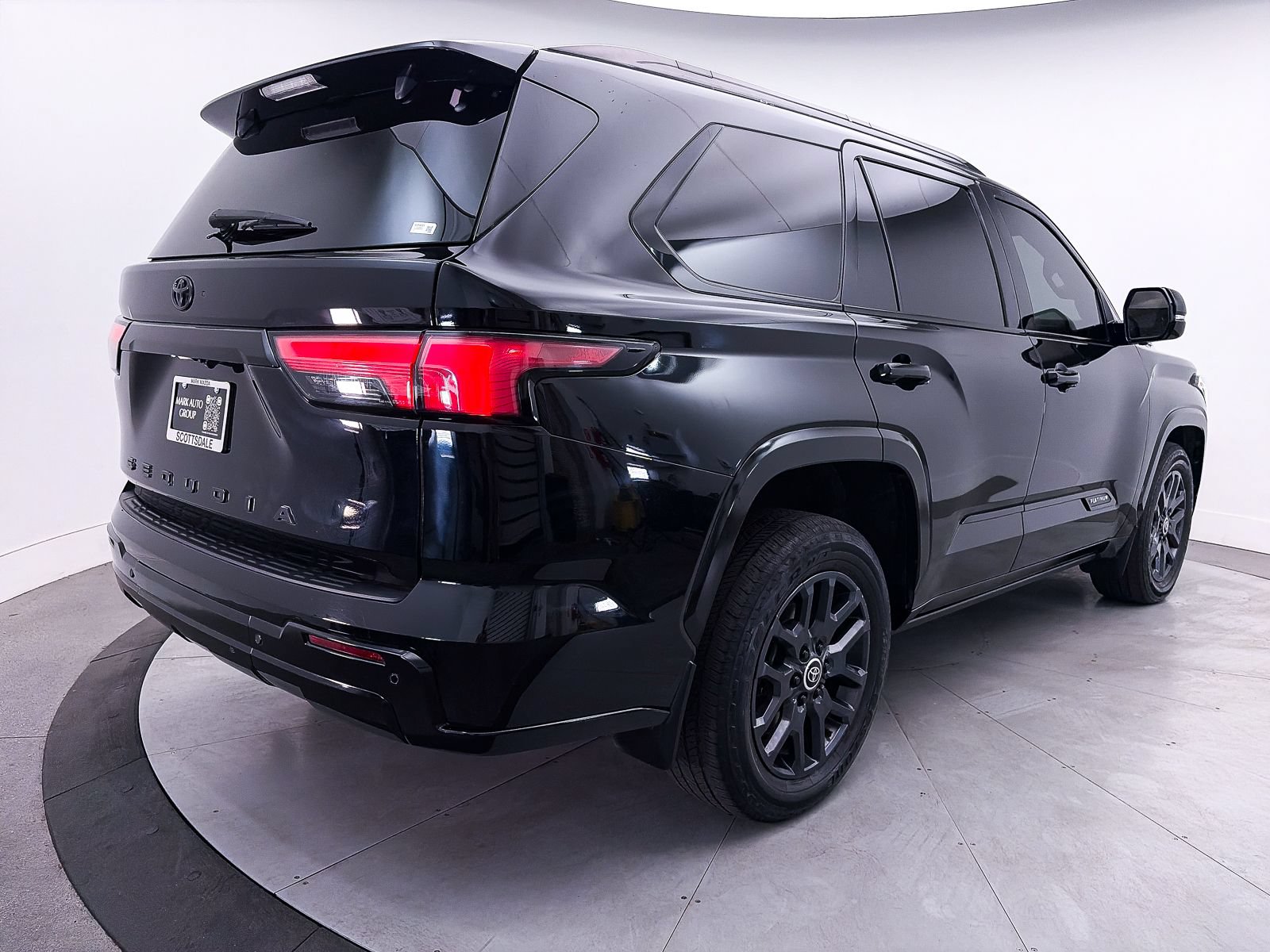 Used 2024 Toyota Sequoia Platinum AWD/4WD image 16