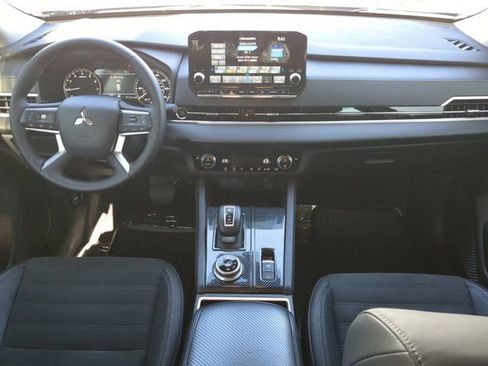 Used 2023 Mitsubishi Outlander SE AWD/4WD image 14
