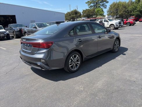 Used 2023 Kia Forte LXS image 7