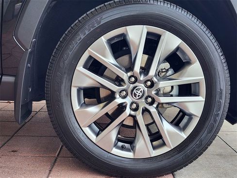 Used 2023 Toyota RAV4 XLE Premium image 4