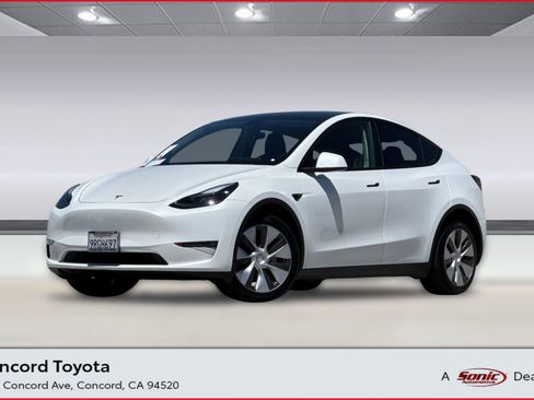 Used 2023 Tesla Model Y Long Range AWD/4WD image 1