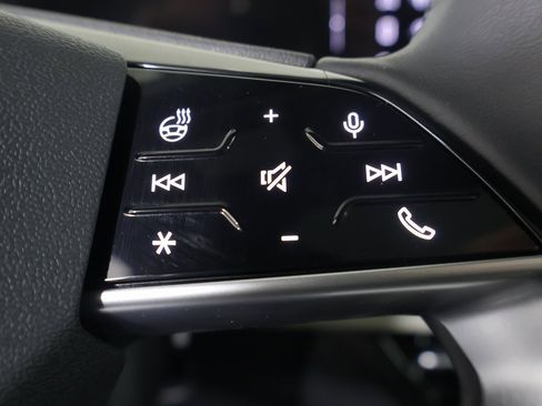 Used 2025 Audi Q6 e-tron Premium Plus image 32