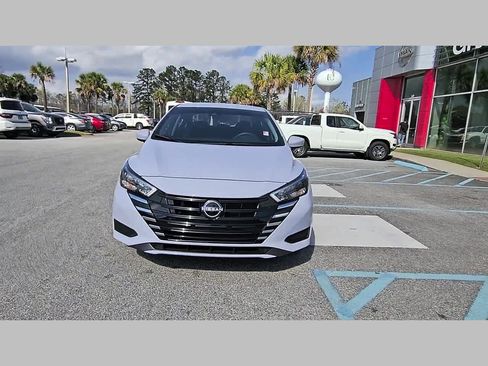 Used 2025 Nissan Versa SV w/ Trunk Package image 19