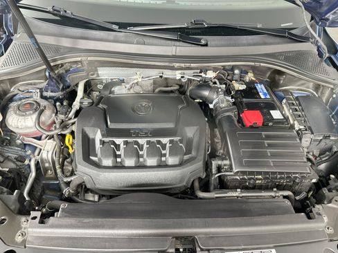 Used 2019 Volkswagen Tiguan SE w/ Panoramic Sunroof Package FWD image 34