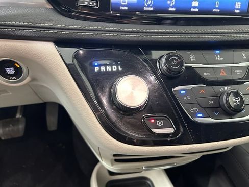 Used 2022 Chrysler Pacifica Touring-L AWD/4WD image 20