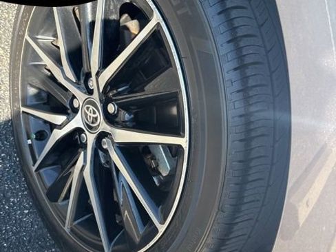 Used 2023 Toyota Camry SE AWD/4WD image 4
