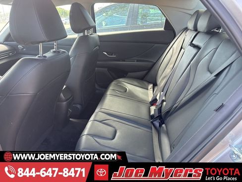 Used 2025 Hyundai Elantra Limited image 3