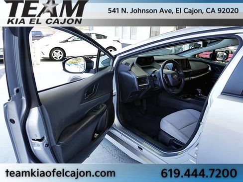 Used 2025 Toyota Prius LE FWD image 36