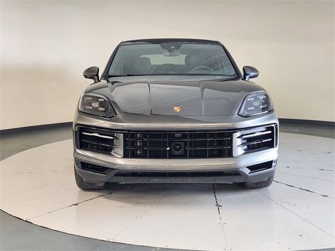 Used 2024 Porsche Cayenne Coupe image 9