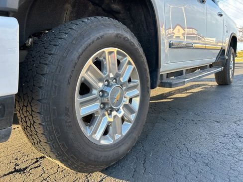 Used 2025 Chevrolet Silverado 2500 High Country w/ Technology Package image 9