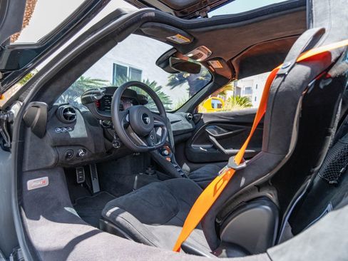 Used 2025 McLaren 750S RWD image 8