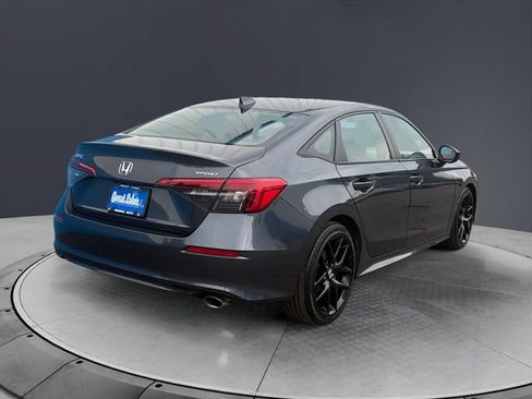 Used 2023 Honda Civic Sport image 5