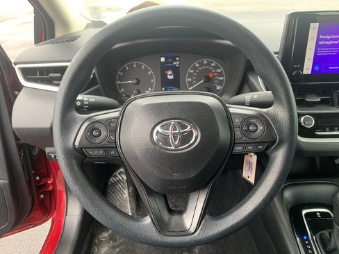 Used 2025 Toyota Corolla LE image 27