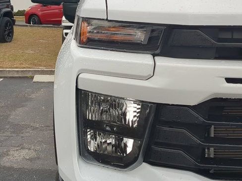 Used 2025 Chevrolet Silverado 2500 Custom w/ Custom Value Package image 10