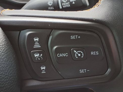 Used 2025 Jeep Gladiator Sport AWD/4WD image 13