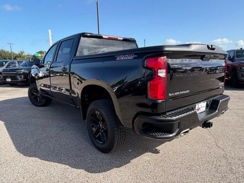Used 2021 Chevrolet Silverado 1500 Custom Trail Boss AWD/4WD image 10