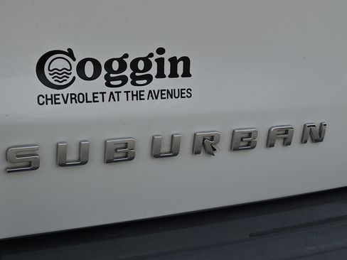 Used 2019 Chevrolet Suburban LT image 18