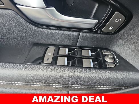 Used 2019 Land Rover Range Rover Evoque SE Premium image 28