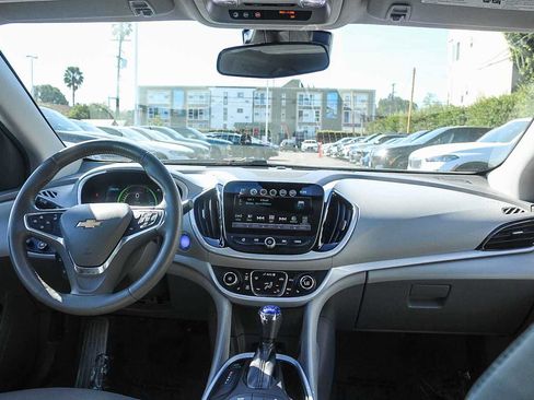 Used 2017 Chevrolet Volt LT w/ Comfort Package image 12