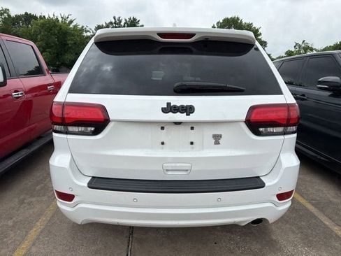 Used 2019 Jeep Grand Cherokee Altitude RWD image 6