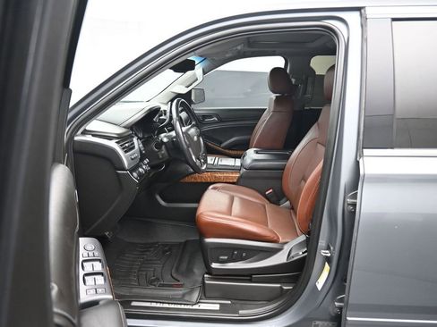 Used 2019 Chevrolet Suburban Premier w/ Premier Plus Edition AWD/4WD image 12
