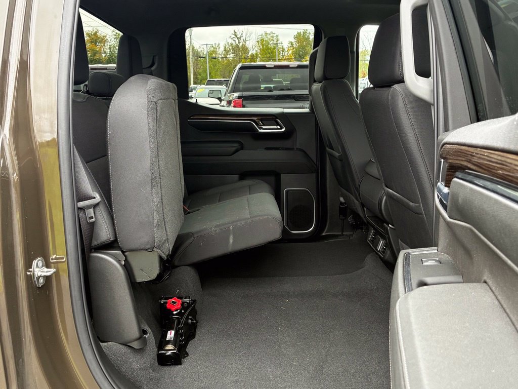 Used 2024 Chevrolet Silverado 1500 LT AWD/4WD image 30