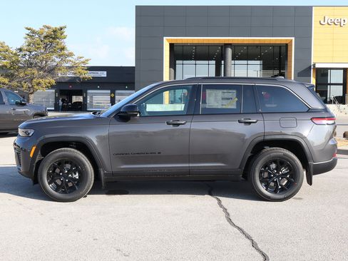 New 2026 Jeep Grand Cherokee Altitude AWD/4WD image 8