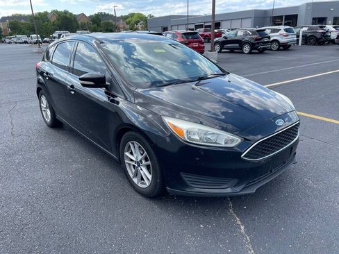 Used 2016 Ford Focus SE w/ Reverse Sensing Package FWD image 3