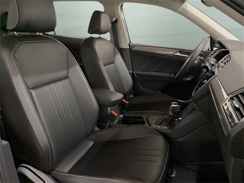 Used 2022 Volkswagen Tiguan SE image 78