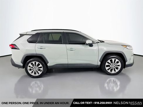 Used 2021 Toyota RAV4 XLE Premium FWD image 4