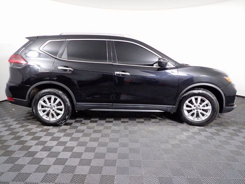 Used 2020 Nissan Rogue SV image 21