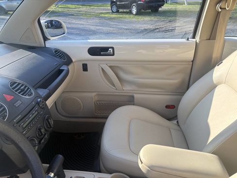 Used 2008 Volkswagen Beetle S image 13