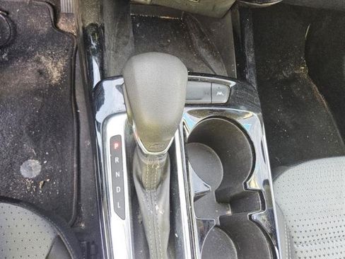 Used 2025 Chevrolet Trax LT w/ Sunroof Package FWD image 3