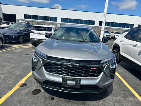 Certified 2024 Chevrolet Trax RS w/ Driver Confidence Package FWD image 2