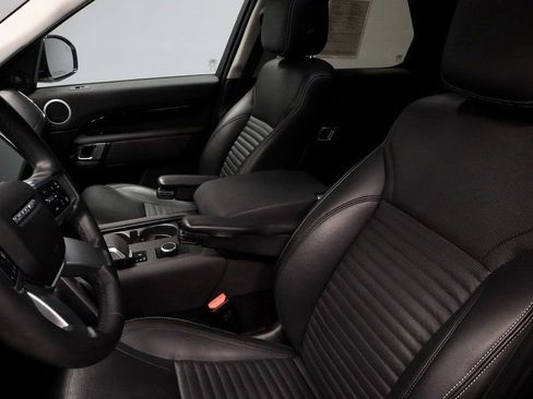 Used 2024 Land Rover Discovery S image 25