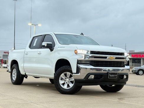 Used 2020 Chevrolet Silverado 1500 LT w/ Convenience Package AWD/4WD image 2
