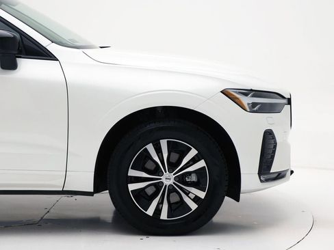 Used 2025 Volvo XC60 B5 Core image 4