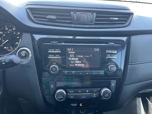 Used 2017 Nissan Rogue SV AWD/4WD image 17