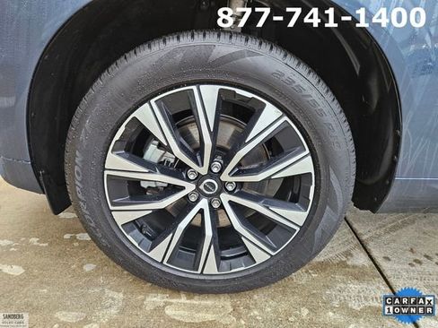 Certified 2025 Volvo XC60 B5 Core image 9