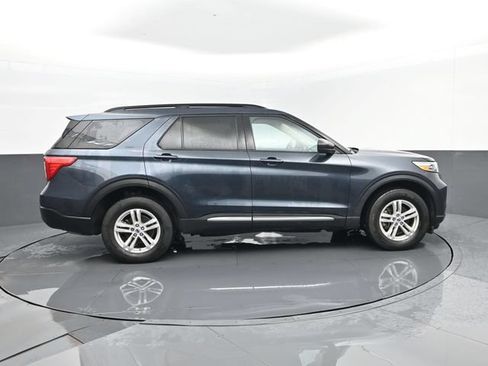 Used 2024 Ford Explorer XLT w/ Equipment Group 202A AWD/4WD image 4
